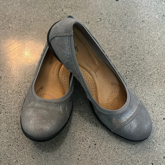 Clarks Shoes - Clark Silver Flats